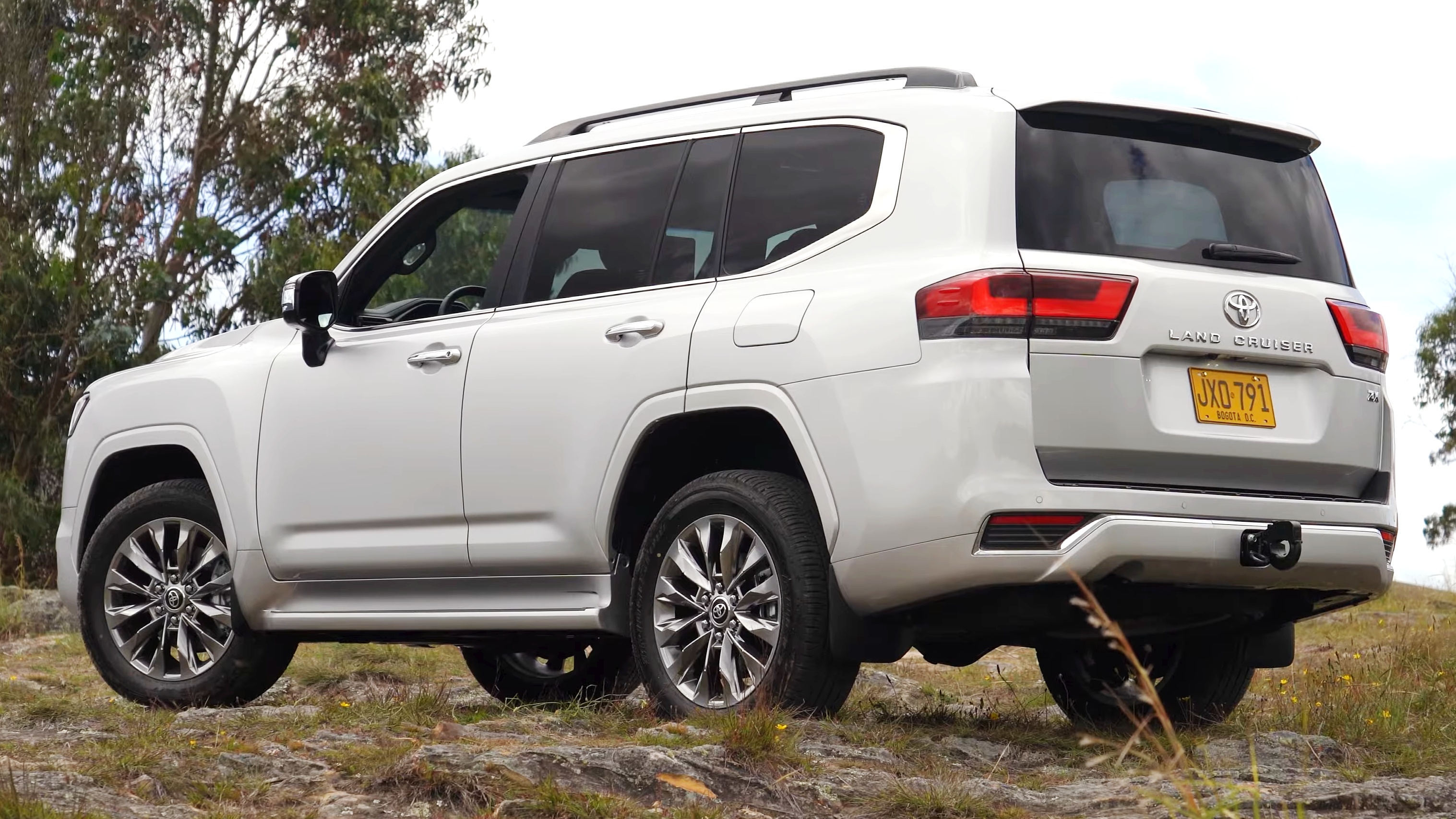 Toyota Land Cruiser 300 2024 3
